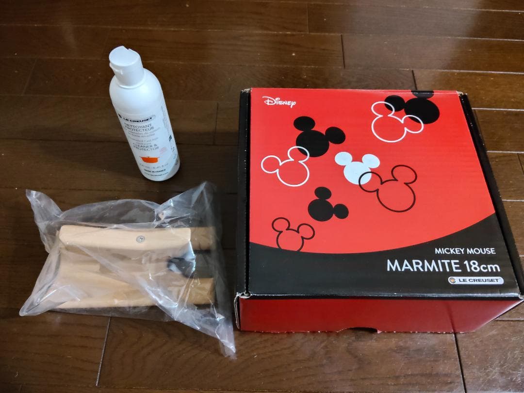 新品・未使用　ル・クルーゼ ミッキーマウス/マルミット 18cm チェリーレッド