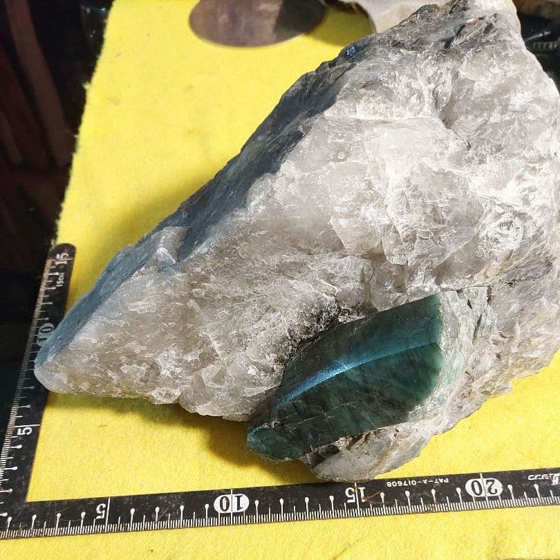 ド迫力！レア！！エメラルド原石 約3.5㌔ 91