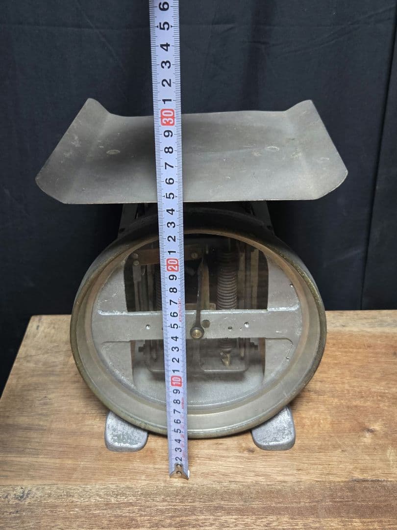 再出品　シンプルながらもアート性の高いシルバー色の昔の秤のオブジェ　アンティーク