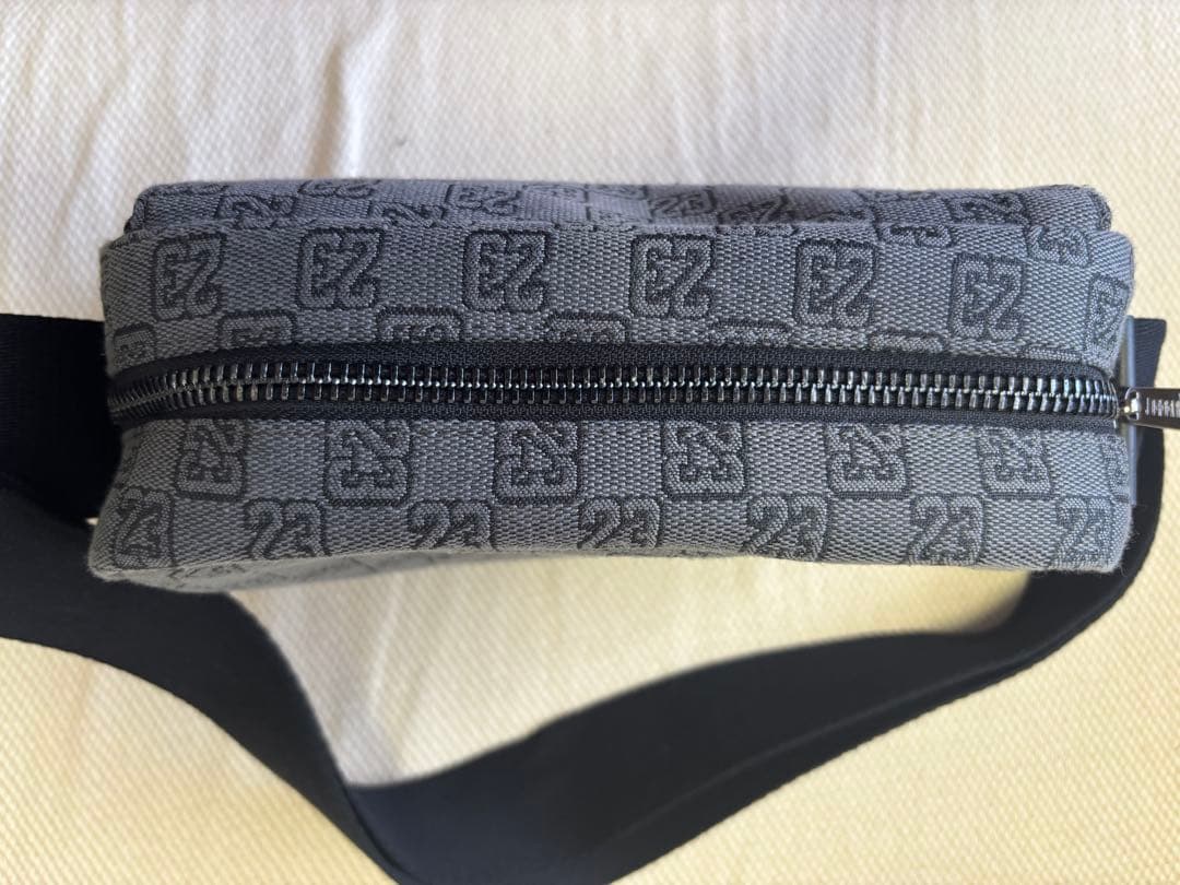 【未使用に近い】Jordan ショルダーバッグ グレー　モノグラム