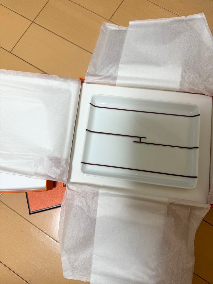 （未使用）2枚セットHERMÈS リズム スクエアプレート ホワイト×レッド