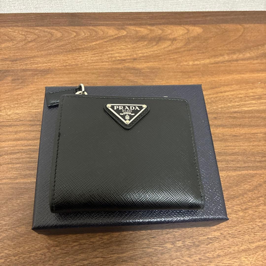 PRADA プラダ 二つ折り財布 メンズ ブラック バイフォールドウォレット
