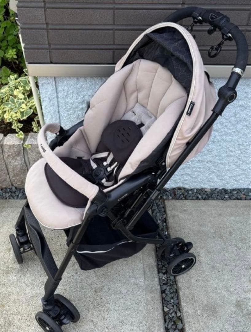 【美品】Combi メチャカルハンディオート4キャス　compact