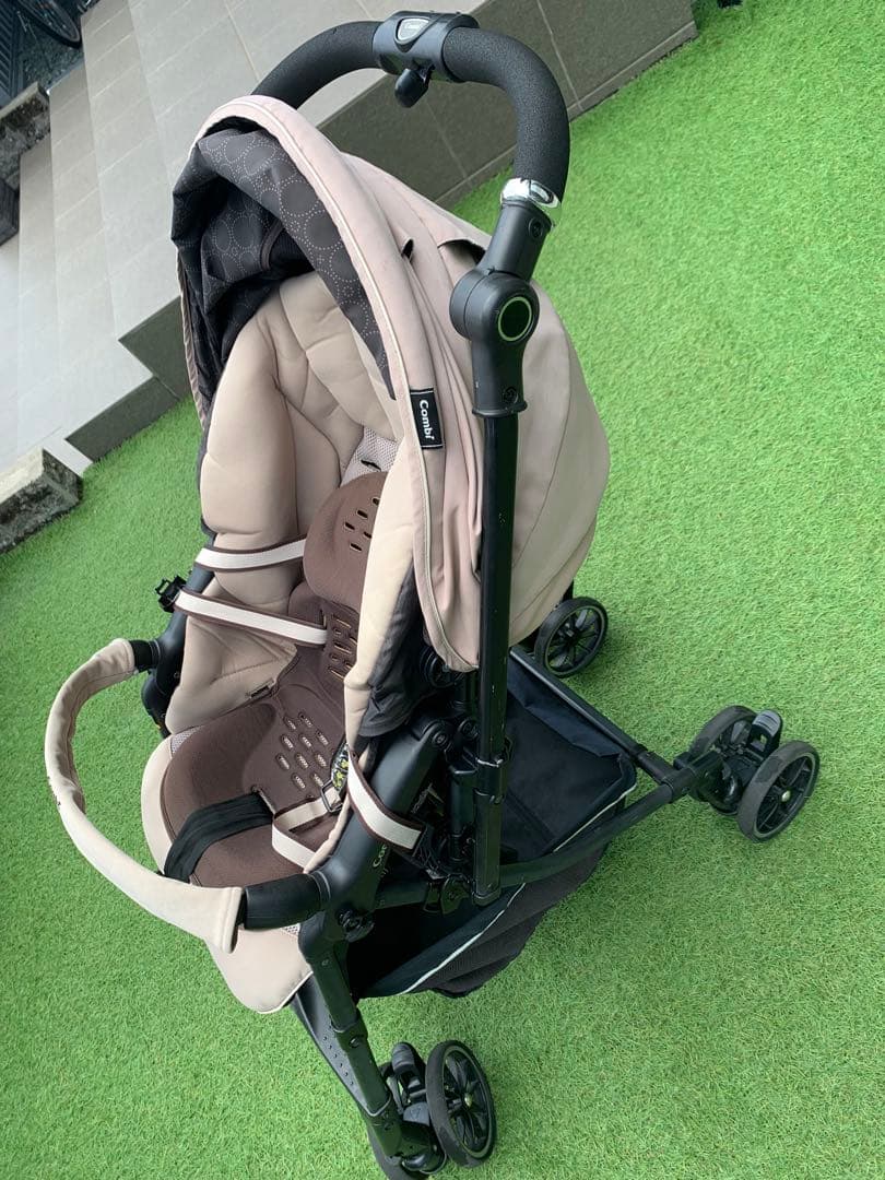【美品】Combi メチャカルハンディオート4キャス　compact