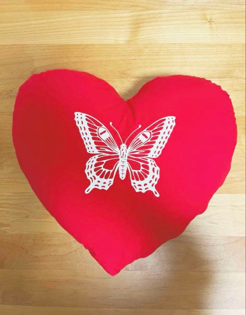 Girls Don't Cry Heart Shape Pillow クッション