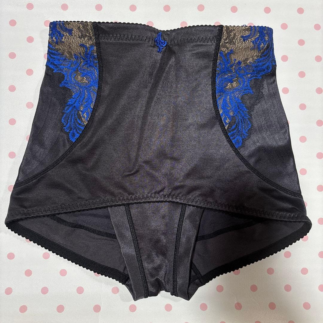 【新品】未使用　マルコ　カーヴィシャス　補正下着　ショートガードル　M