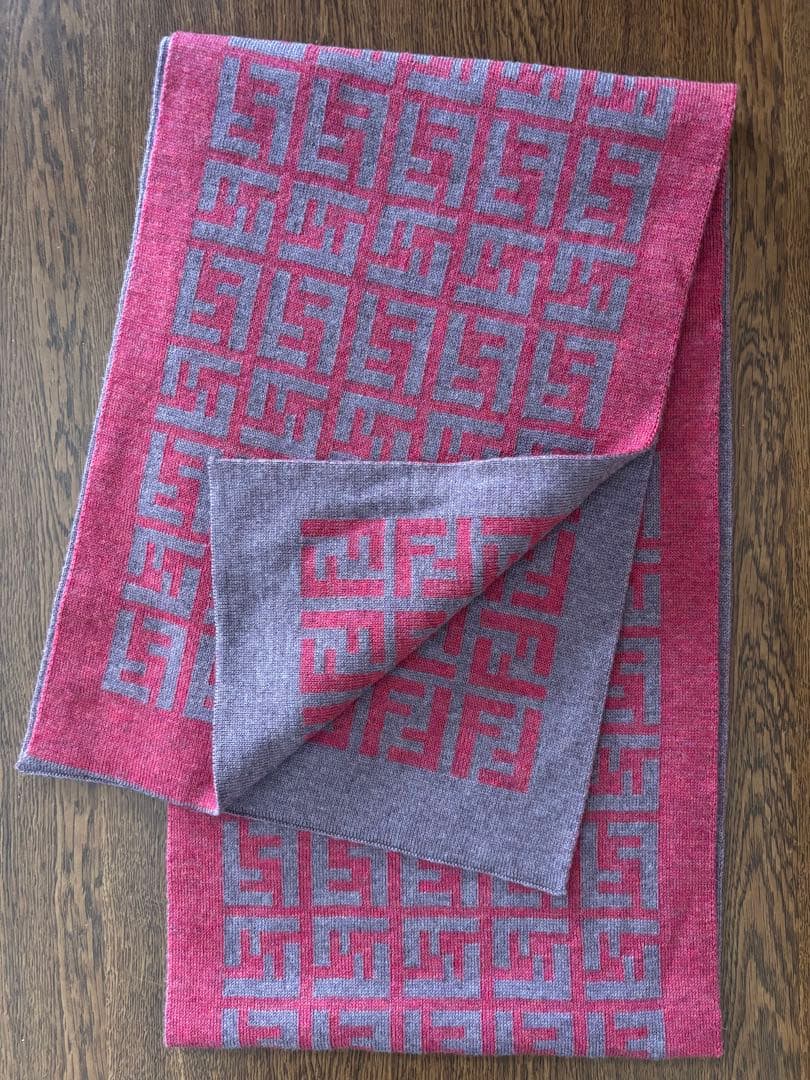 み*ん様 Fendi ロゴ マフラー ピンク グレー レディース