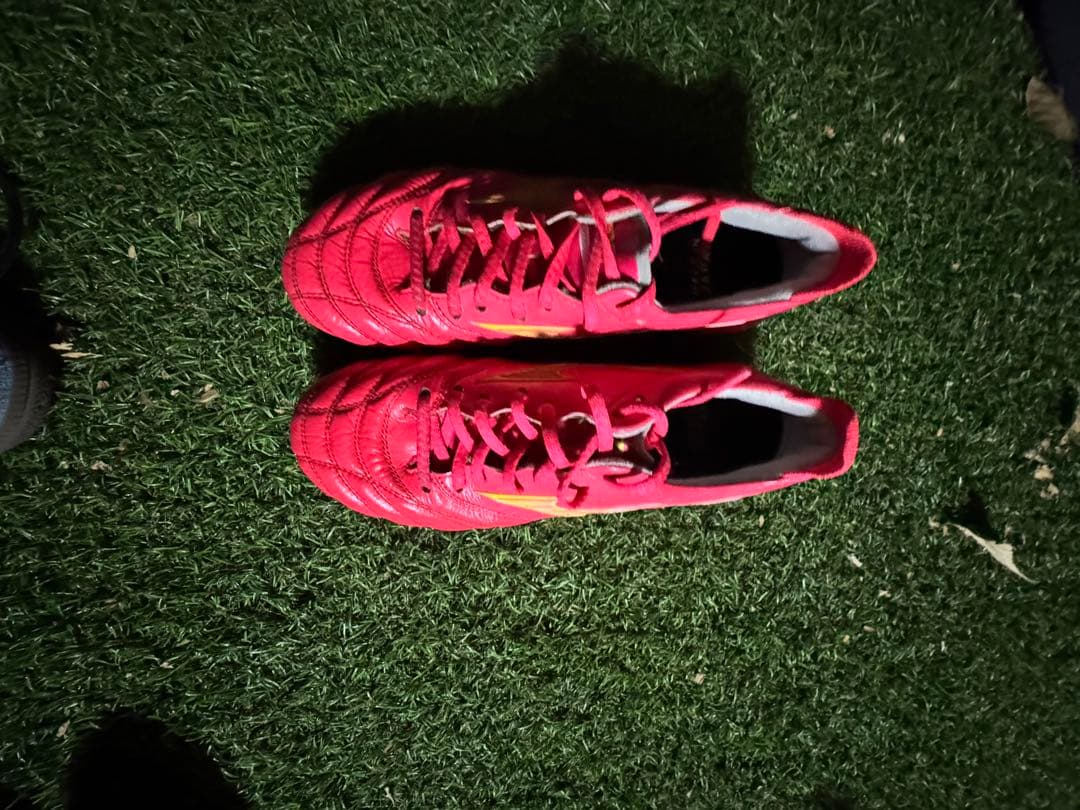 Mizuno Morelia NEO サッカーシューズ 赤