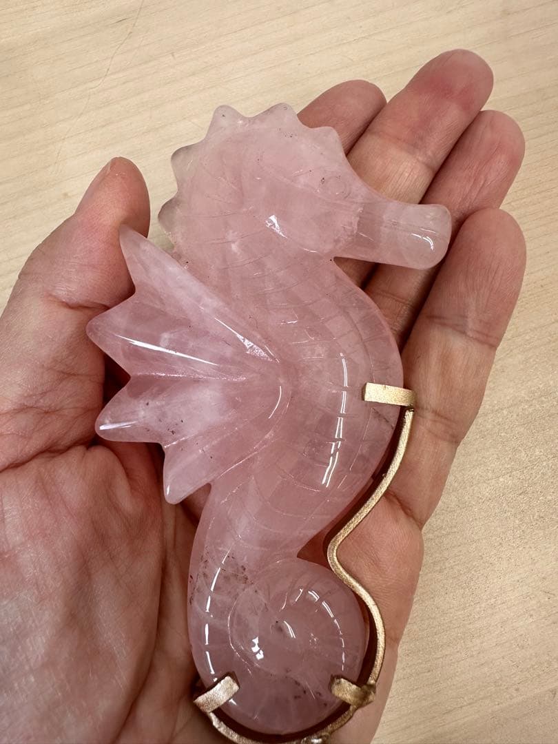 ローズクォーツ　タツノオトシゴ　スタンド付き　①