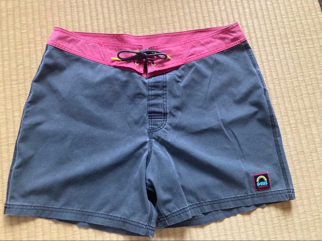 DEUS CUSTOMS ショートパンツ グレー/ピンク