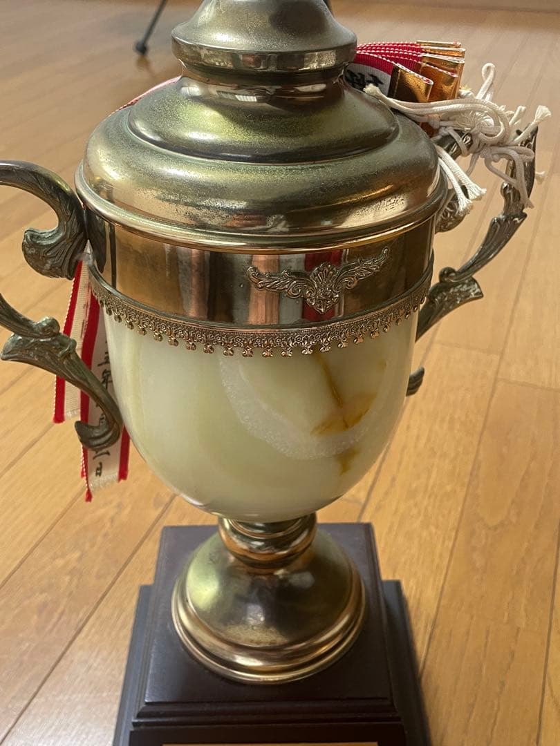 優勝トロフィー