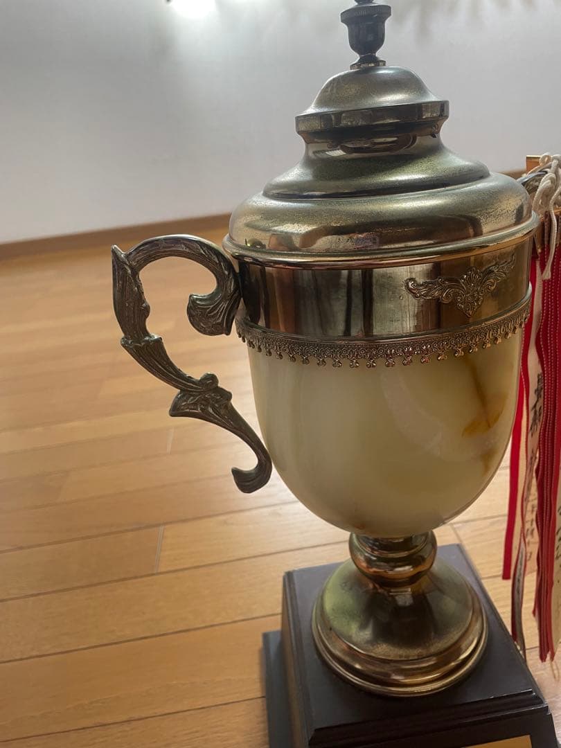 優勝トロフィー