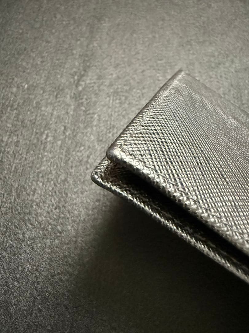 PRADA(プラダ) サフィアーノ マネークリップ 二つ折り財布 ブラック