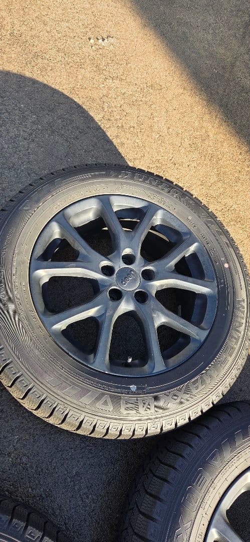 JEEP Cherokee KL 225/60R17 スタッドレス