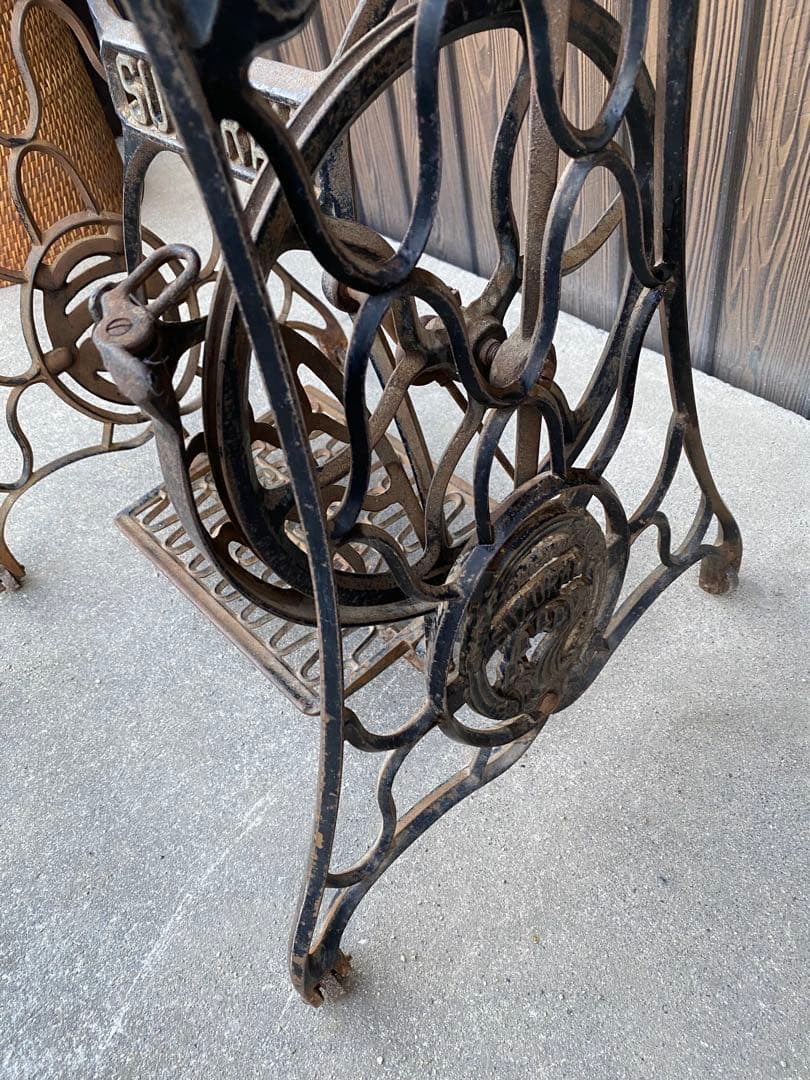 SUZURAN ミシン台　アンティーク　ミシン脚　アイアン　リメイク　カフェ