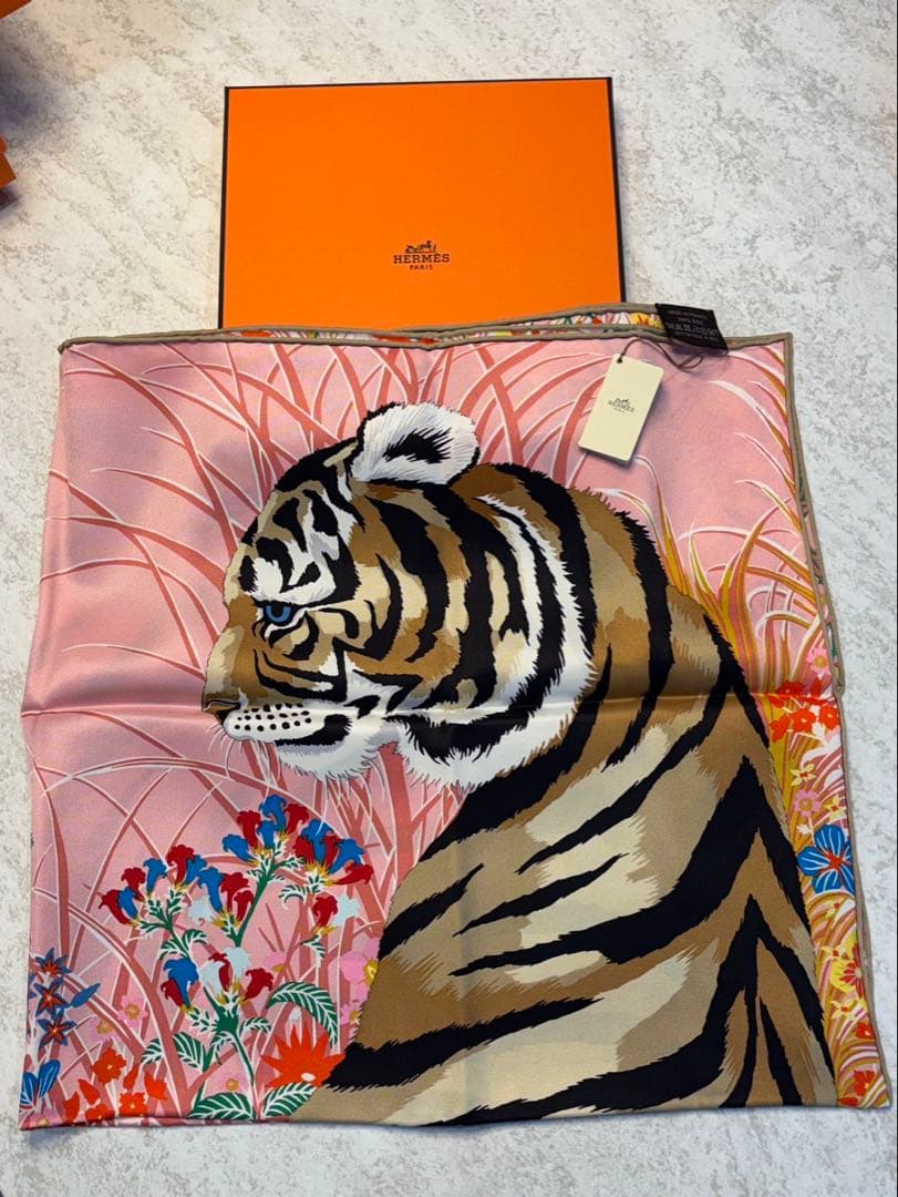 HERMES スカーフ　カレ70 タイガータイガー　新品
