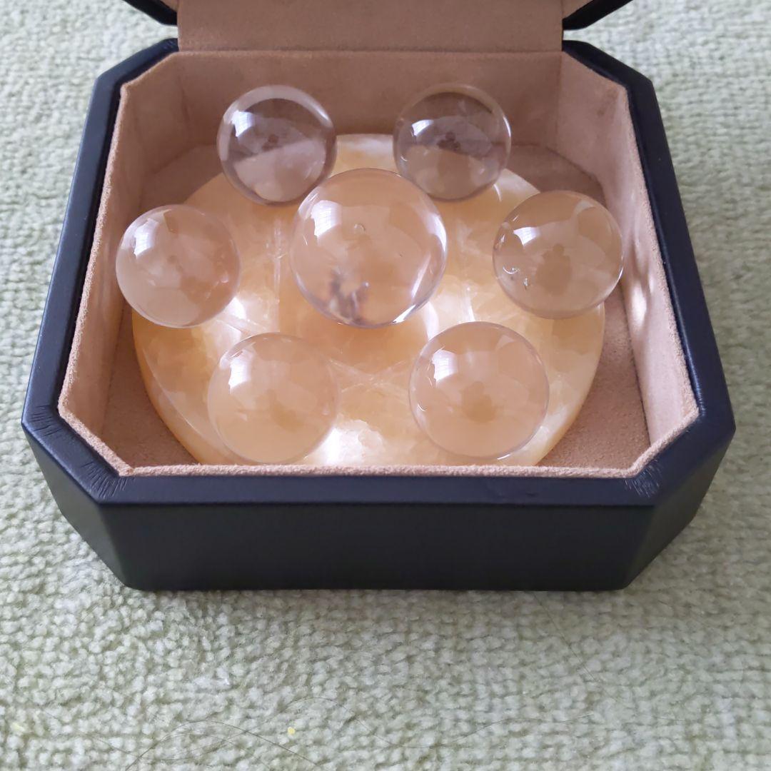 六芒星の台座と水晶