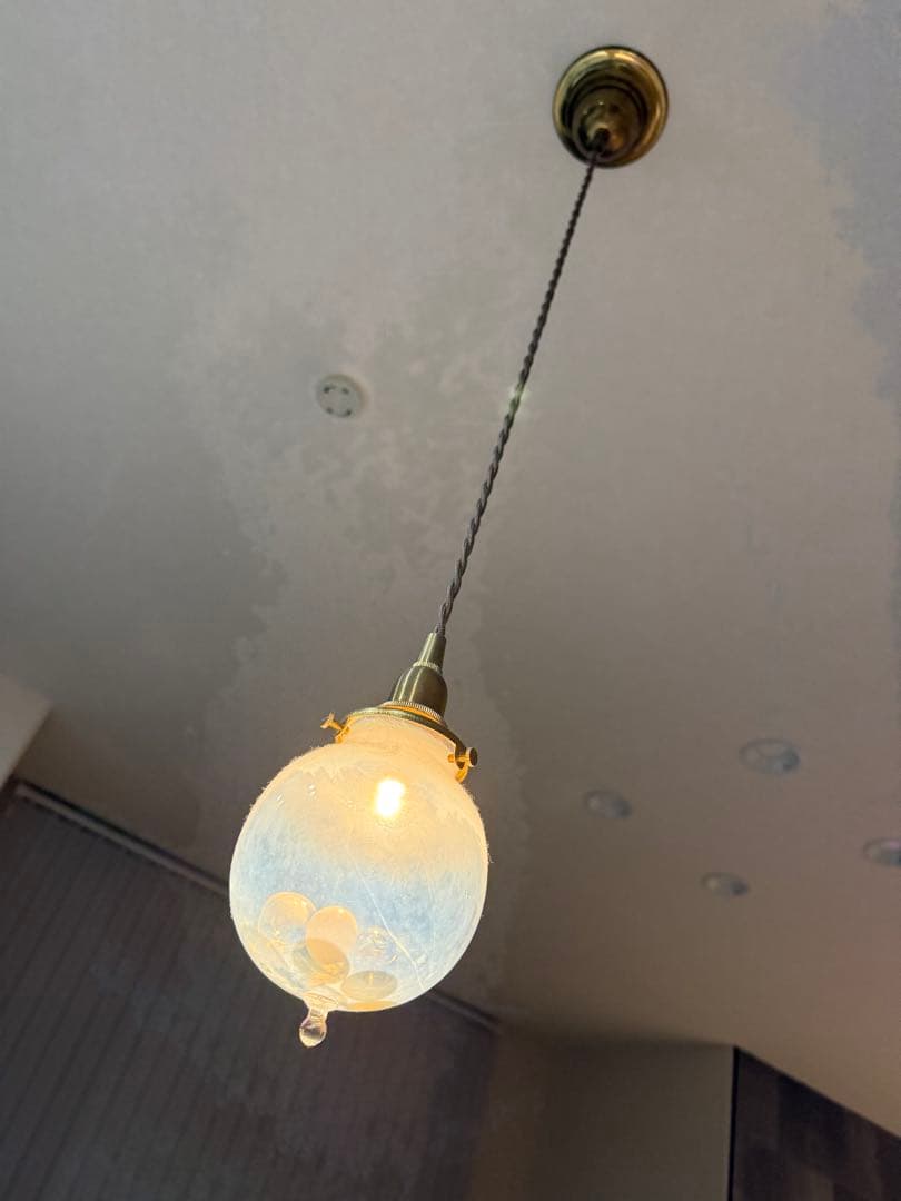 オカベマキコ さん しずくランプ