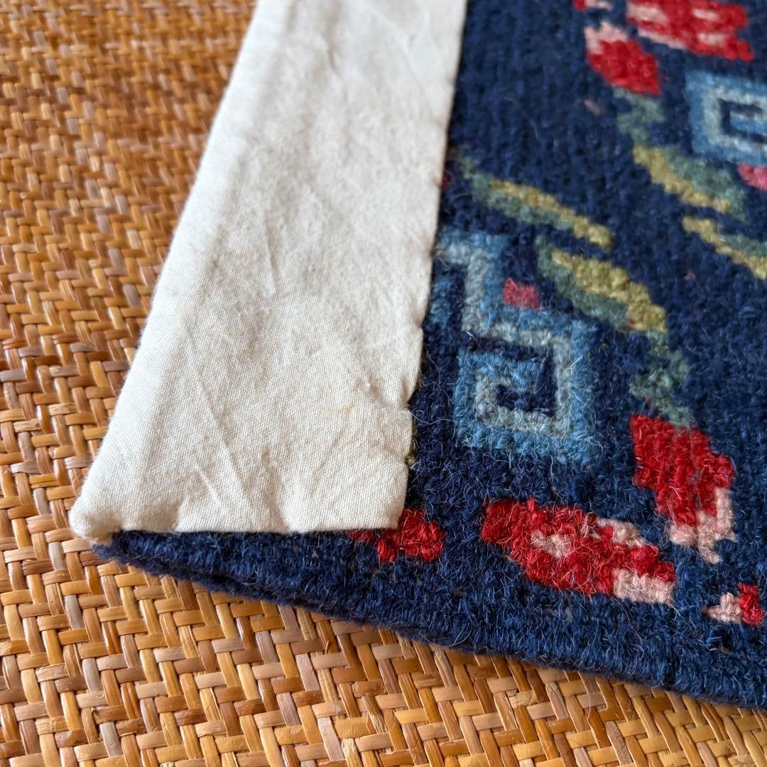 チベタンラグ　シートラグ　チェアマット　濃紺ベース