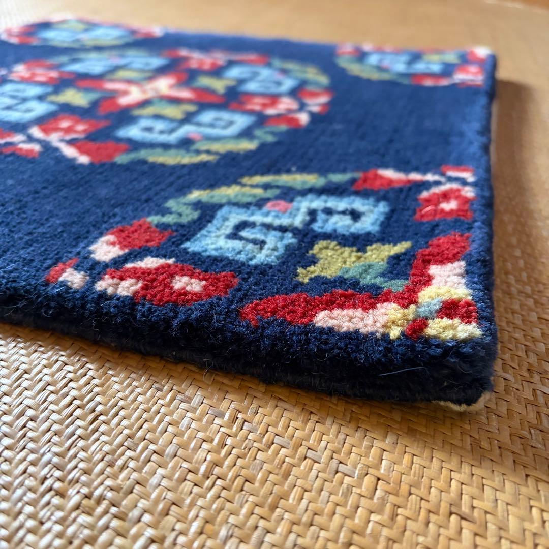 チベタンラグ　シートラグ　チェアマット　濃紺ベース