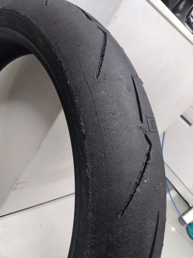 k*u様 ピレリV4 sc1 110/70-17