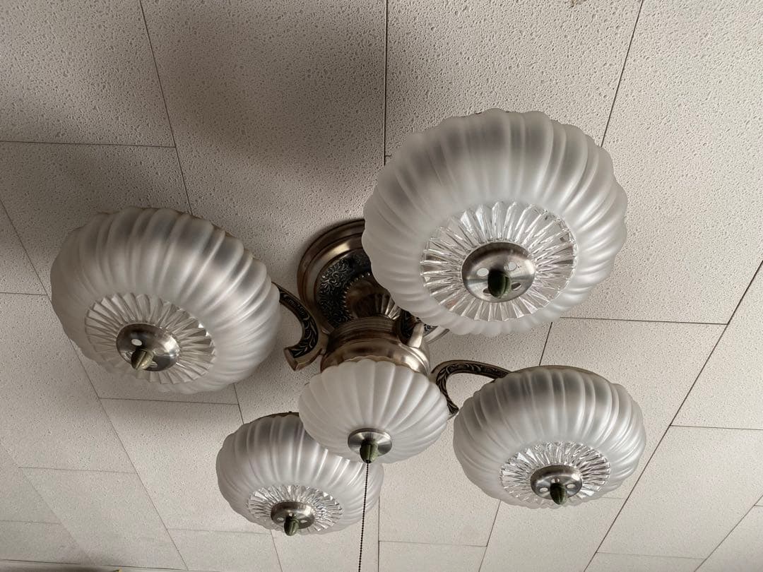 5灯　シャンデリア ホワイト ガラス