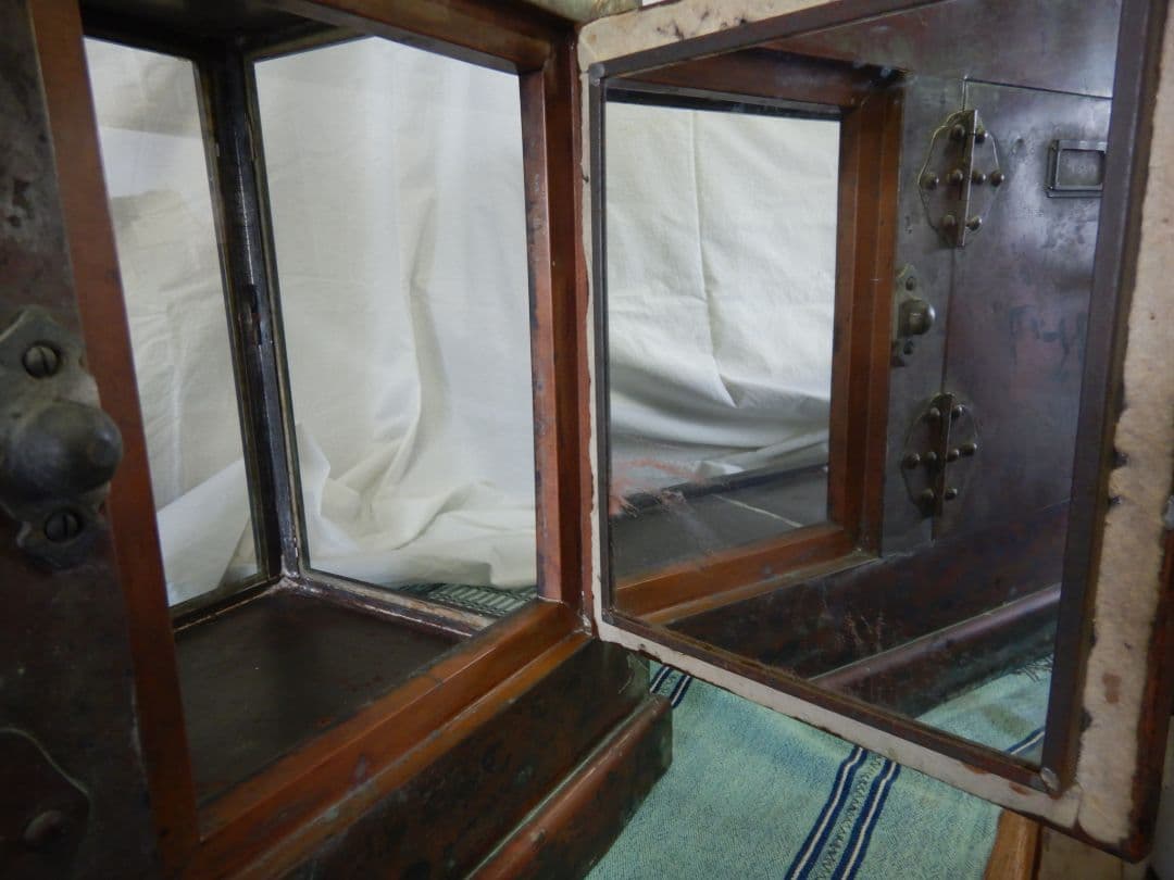 昭和レトロな銅板張り　陳列棚　ショーケース