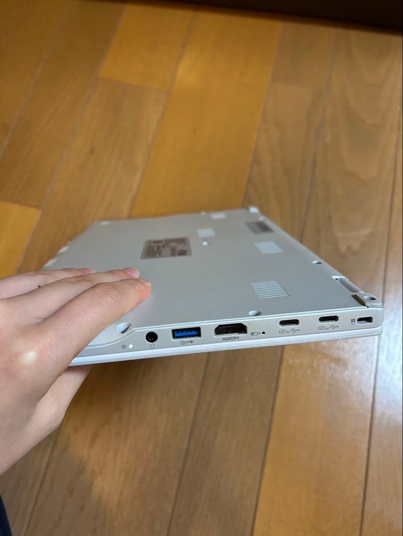 FUJITSU LIFEBOOK UH08 シルバー ノートPC