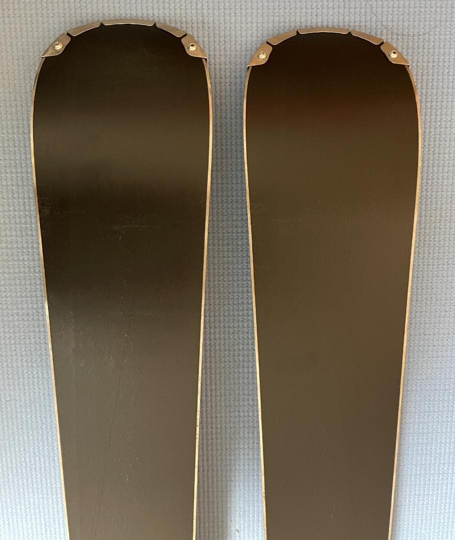 ROSSIGNOLのスキー板（160cm）とストック（115cm）