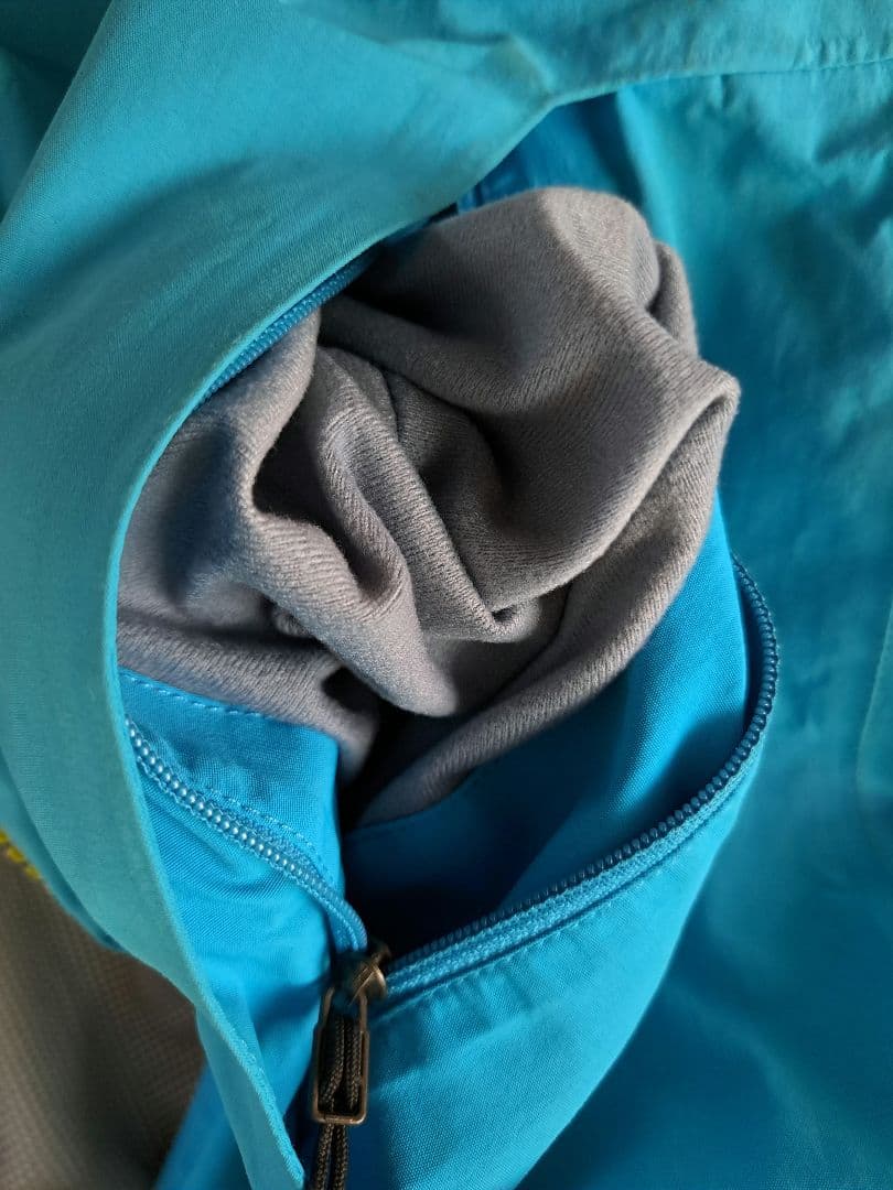 Burton　akシリーズ　 GORE-TEX フード付きジャケット　Mサイズ