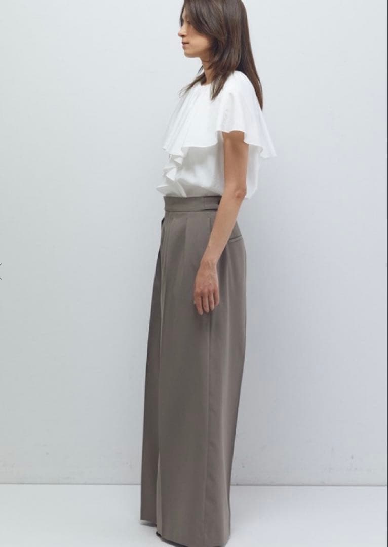 プルミエアロンディスモン ナイロンクロスケープカラーブラウス2025年秋