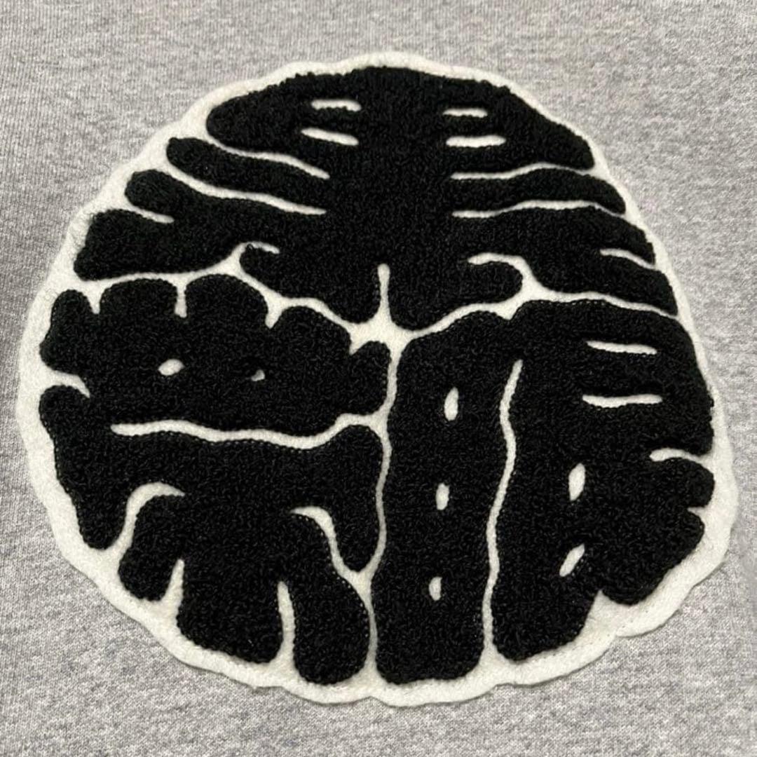 Blackeyepatch Lサイズ　家紋ロゴが特徴のグレーのフード付きパーカー