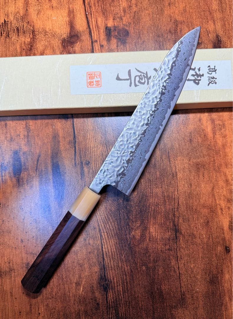 助松　和牛刀 包丁　AUS10鋼 ダマスカス　7寸　紫檀白水牛八角柄