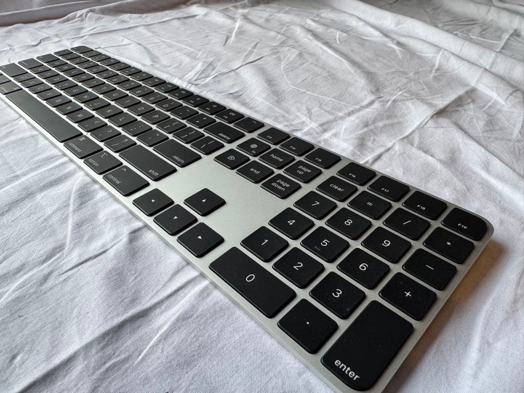 【美品】Magic Keyboard (US) モデルA2520 おまけ付き