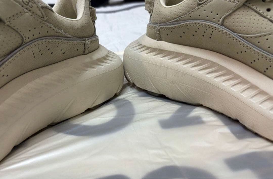 ★UGG スニーカー　美品　レディース24