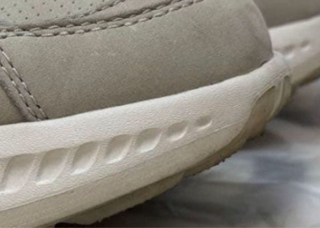 ★UGG スニーカー　美品　レディース24