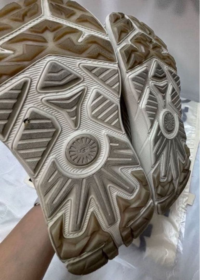 ★UGG スニーカー　美品　レディース24