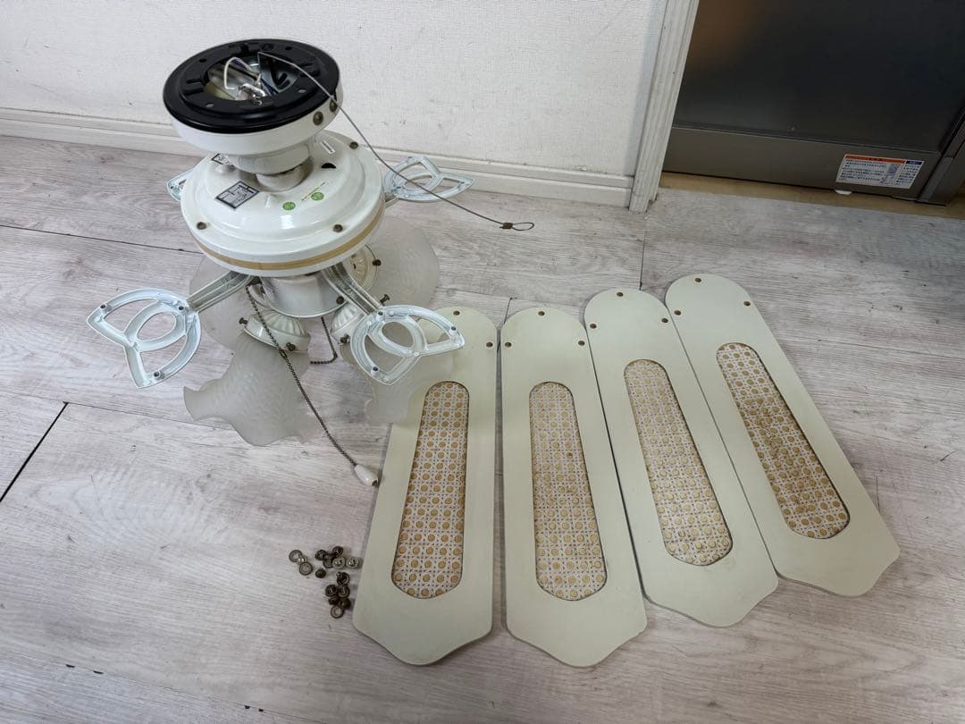 ホワイト シーリングファン 4枚羽根 天井照明