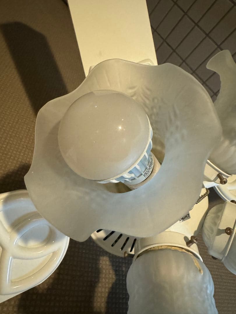 ホワイト シーリングファン 4枚羽根 天井照明