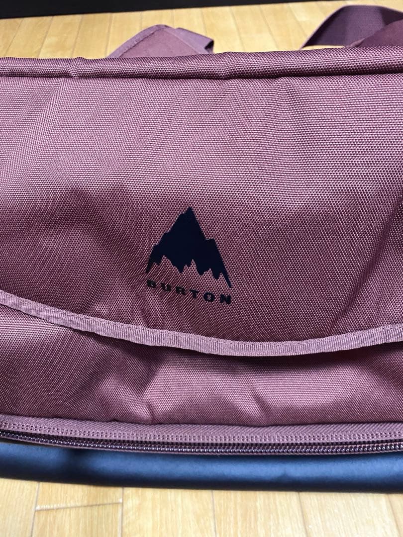 Burton ダッフルバッグ 70L 23-24モデル 防水　コンパートメント付
