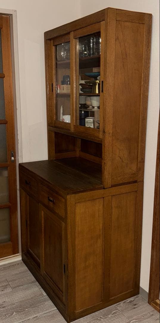 古家具 ガラス引戸キャビネット 食器棚 水屋箪笥 無垢材 古道具