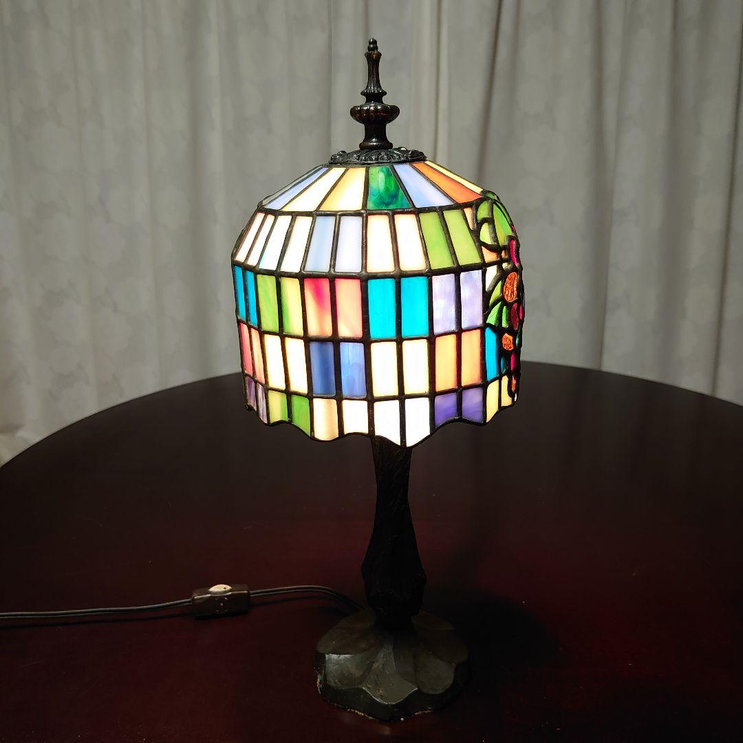 ステンドグラスのランプシェード