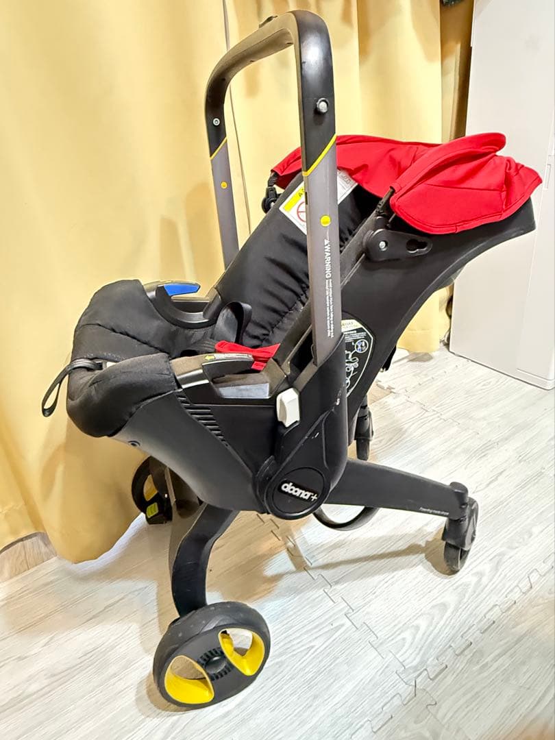 ✨*✨様 Doona ドゥーナベビーカー本体と付属品　レッド