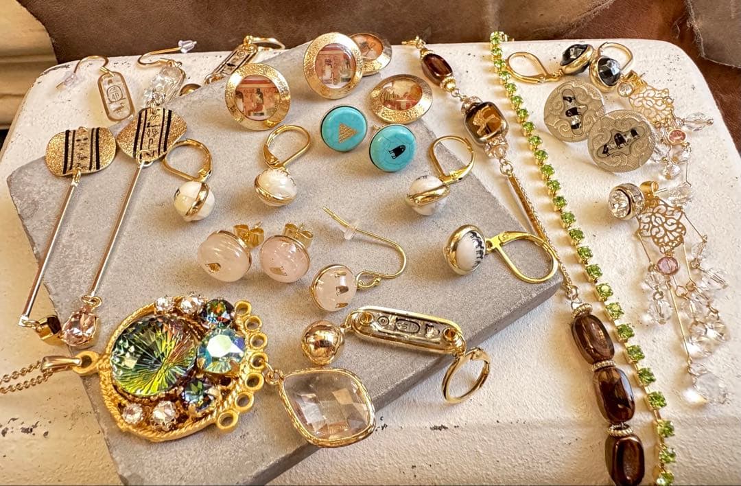 スワロフスキークリスタル®︎ 朝焼けの大聖堂　ステンドグラス　ポニーフック