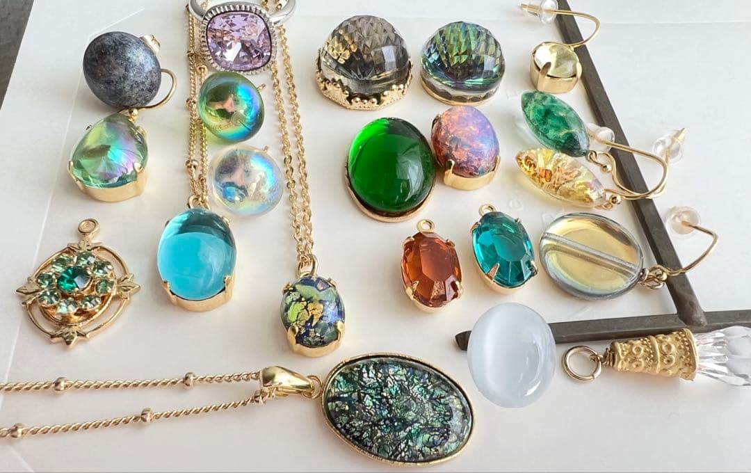 スワロフスキークリスタル®︎ 朝焼けの大聖堂　ステンドグラス　ポニーフック