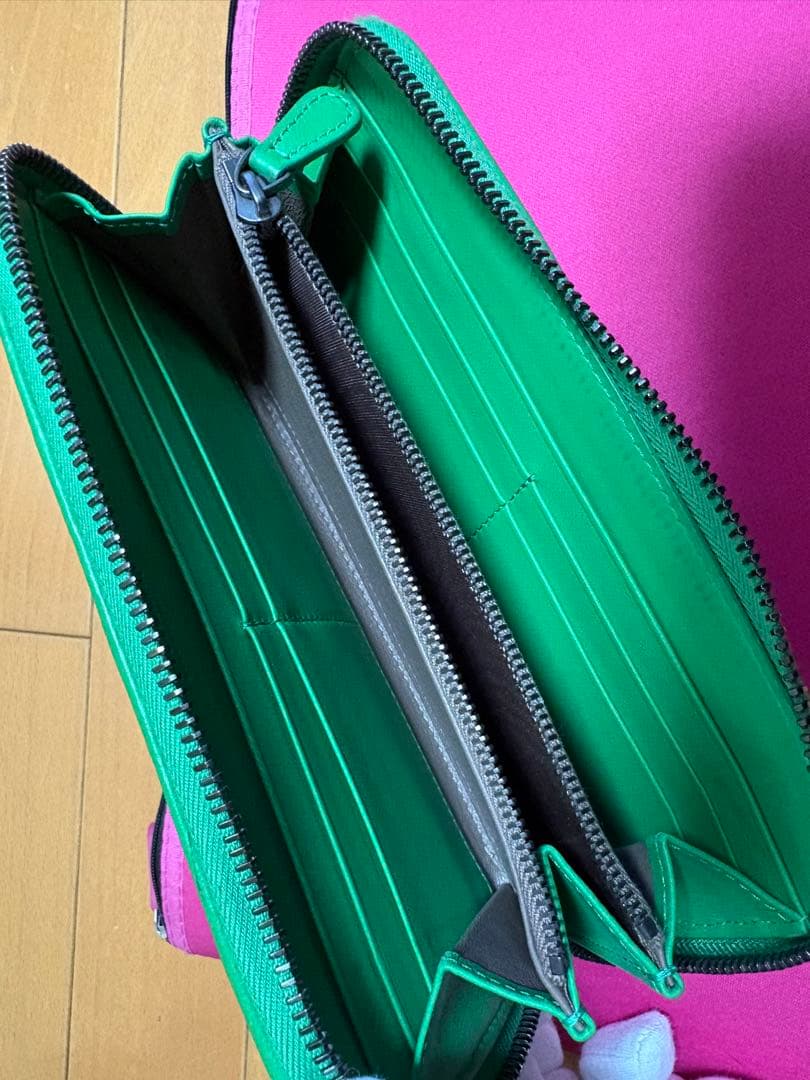 希少　ボッテガヴェネタ 長財布　正規品　イントレチャート　緑　パイソン 美品