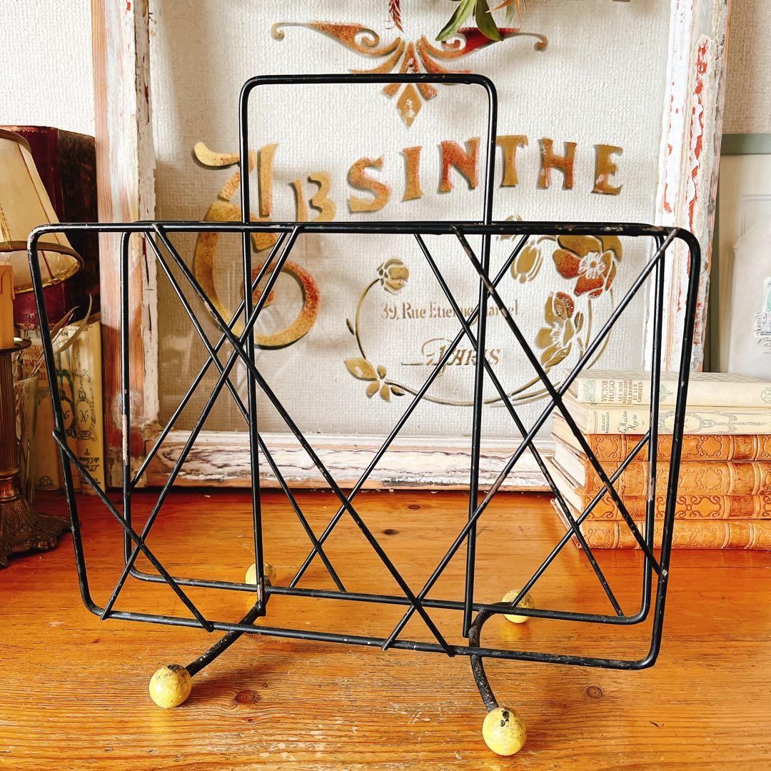 可愛いアイアンのマガジンラック