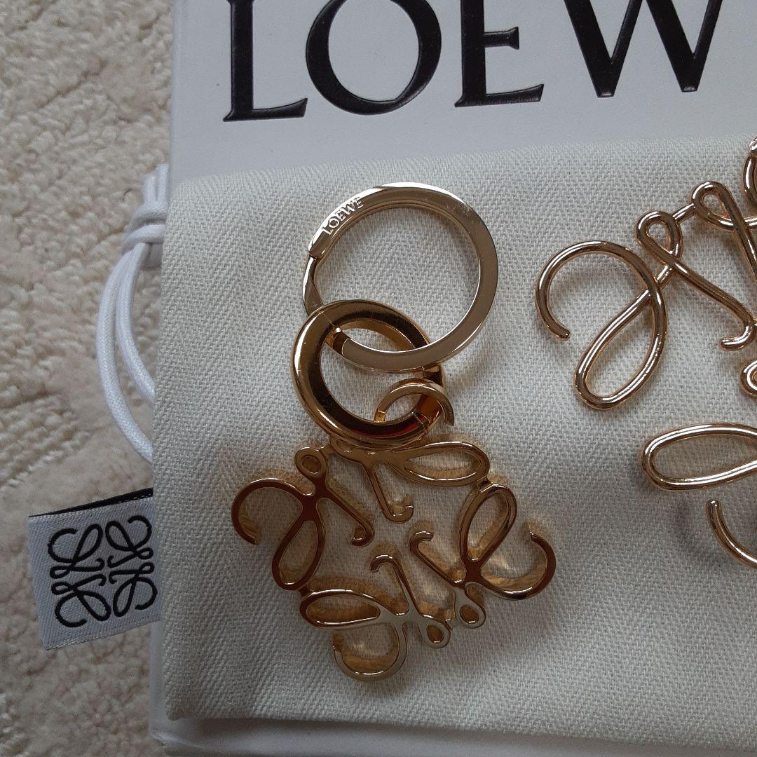 『美品』LOEWE ゴールド キーホルダー・キーリングとブローチセット