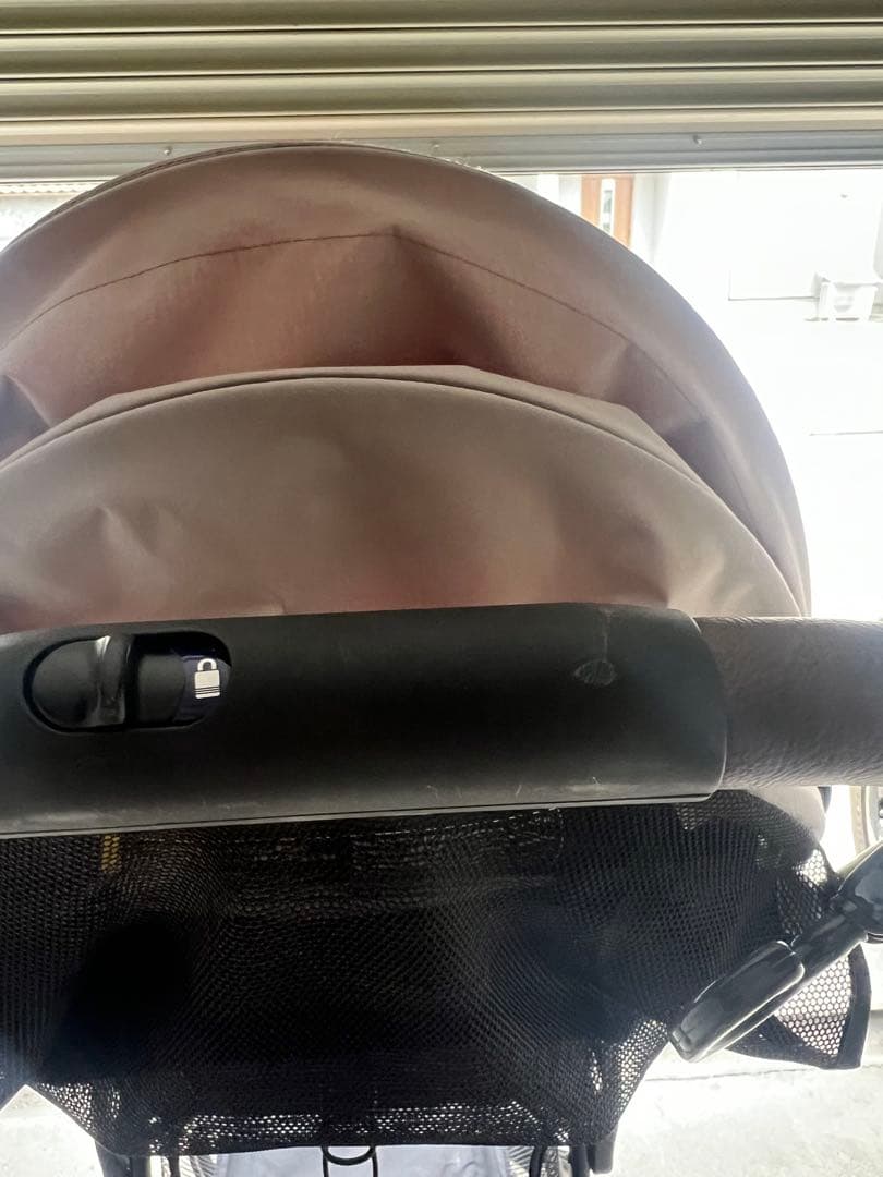 美品　アップリカ　マジカルエアーフリーAB　ベージュ　2024年