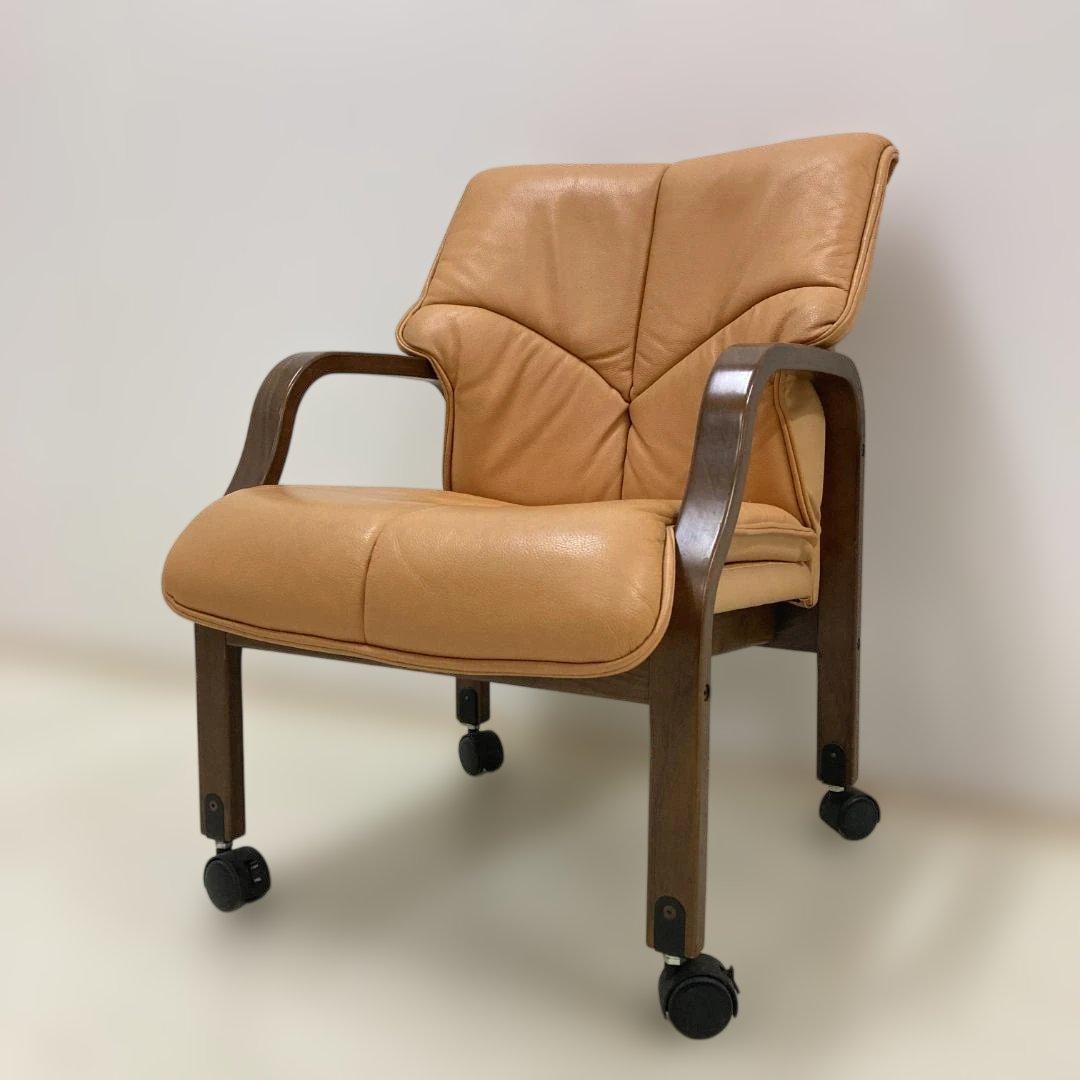 フジファニチャー　キャスター付　革製ダイニングチェア　アームチェア　椅子　チェア